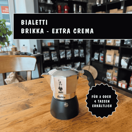 Bialetti Brikka Induction Espressokocher auf einem Holztisch in der Privatrösterei Philipp