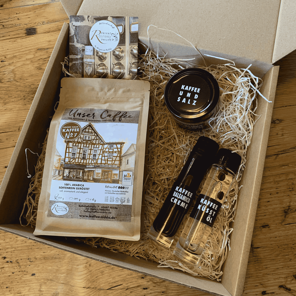 Geschenkset Herzhaft genießen der Privatrösterei Philipp mit Kaffee und herzhaften Spezialitäten in offener Geschenkbox