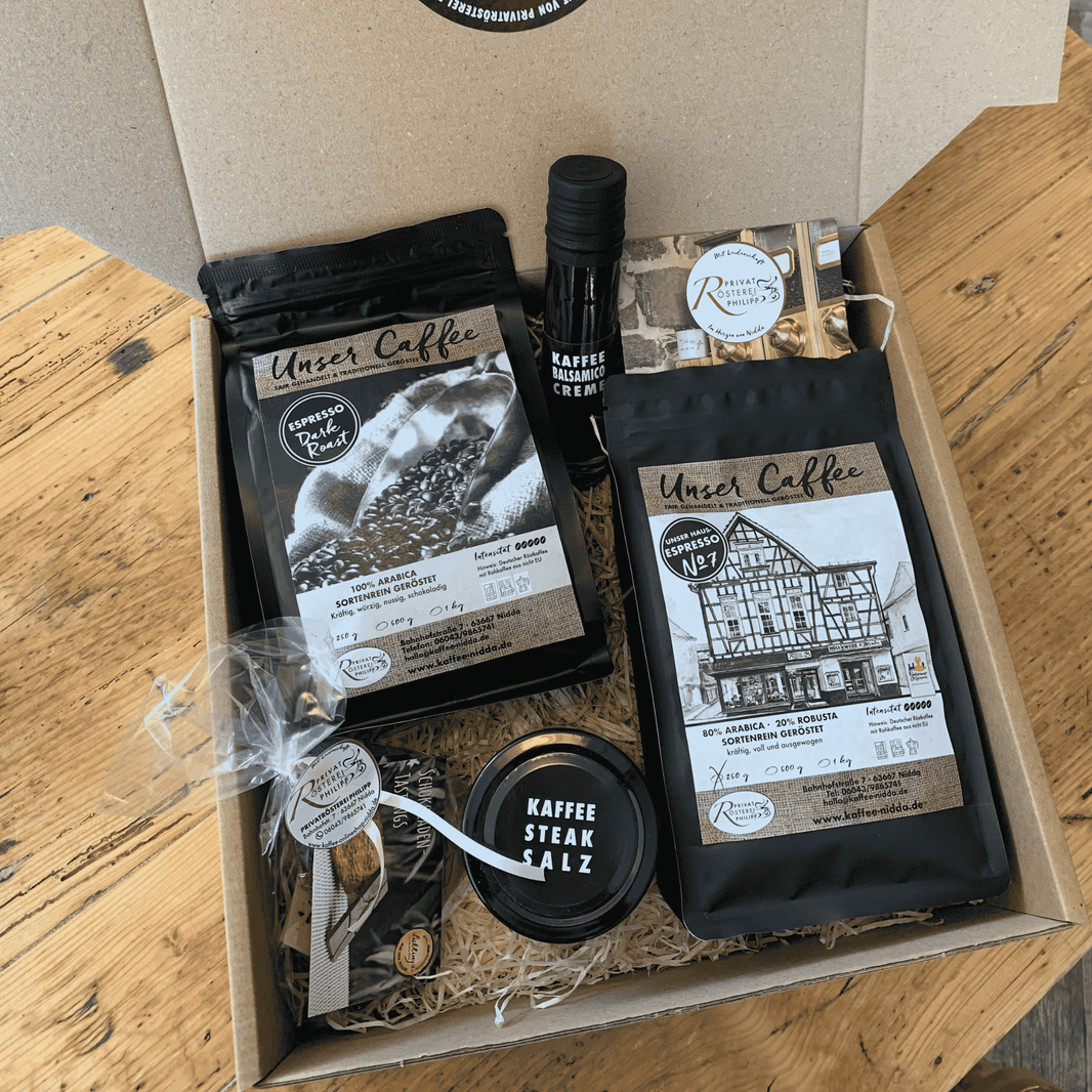 image Kaffee-Geschenkset Kraftpaket für Kenner der Privatrösterei Philipp mit kräftigen Kaffees, Balsamico und Steak Salz und Schokolade in offener Geschenkbox